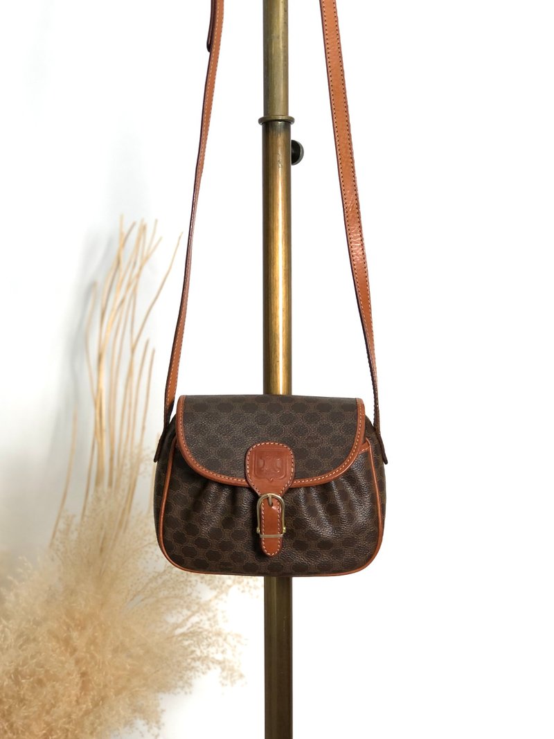 【 日本直送　名牌中古包 】CELINE マカダム ショルダーバッグ ブラウン ブラゾン型押し PVC レザー ミニバッグ vintage w4w3x4 - 側背包/斜背包 - 防水材質 咖啡色