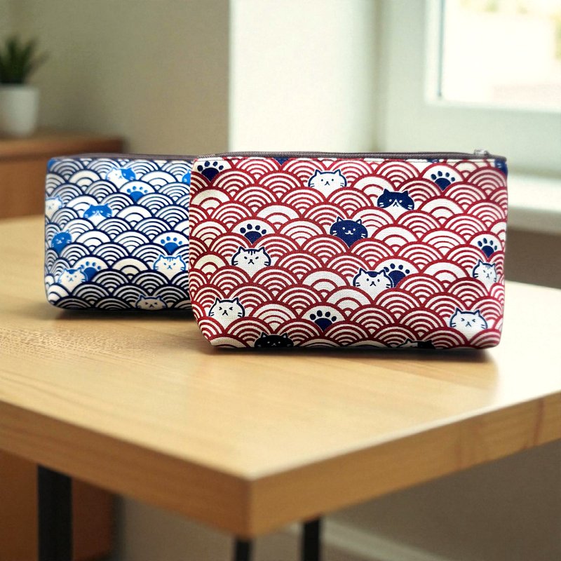 BagelMom 日和貓系拉鍊化妝布包-紅&藍 - 化妝包/收納袋 - 棉．麻 多色