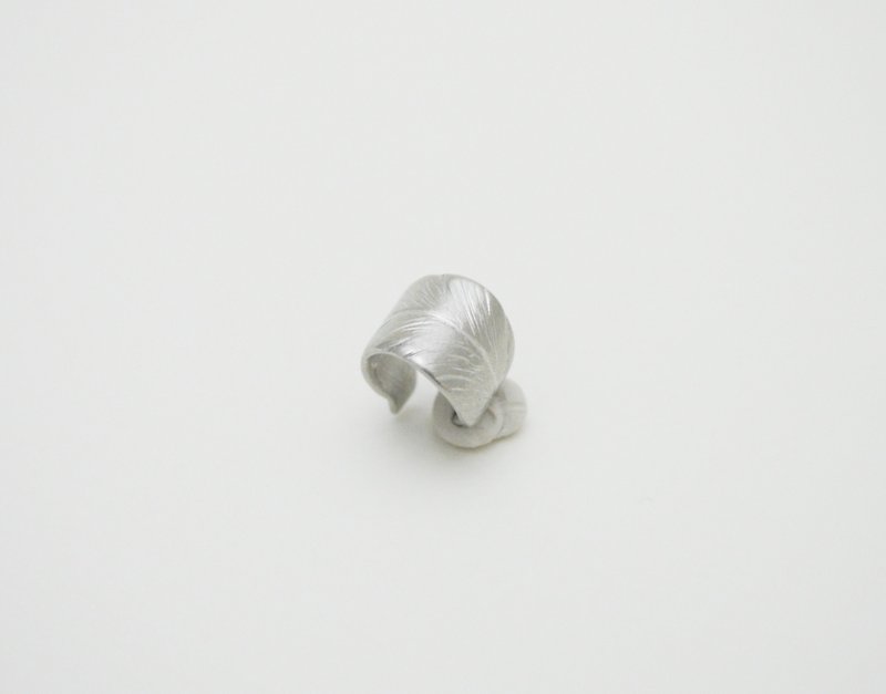 錫作系列-羽‧純錫耳骨夾 - 耳環/耳夾 - 其他金屬 銀色