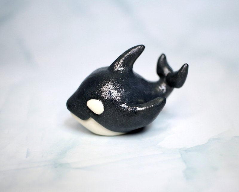 Killer whale porcelain doll ornaments - ตุ๊กตา - เครื่องลายคราม สีดำ