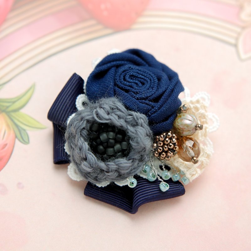 Hand-knitted and beaded brooch, ,blue rose and lace, one of a kind - เข็มกลัด - วัสดุอื่นๆ สีน้ำเงิน