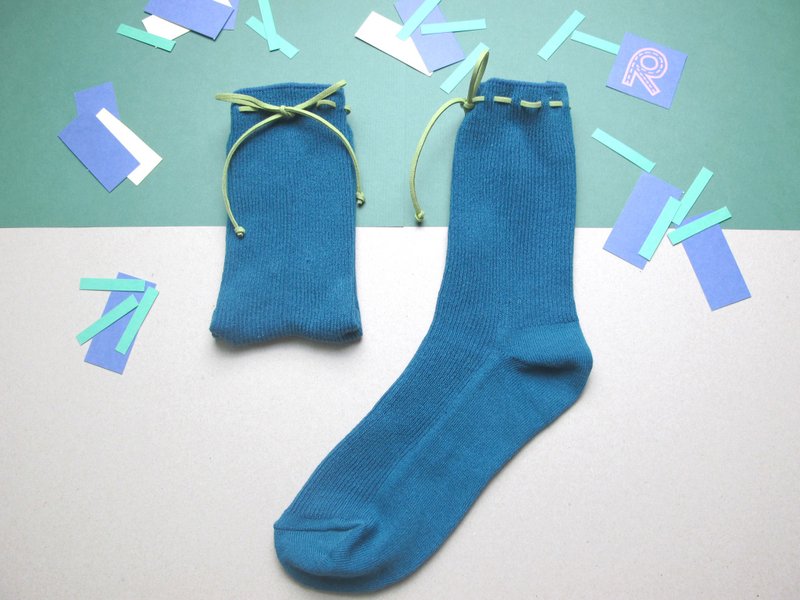II Socks/文青款綁繩中統襪/孔雀藍/接單訂製 - 襪子 - 棉．麻 藍色