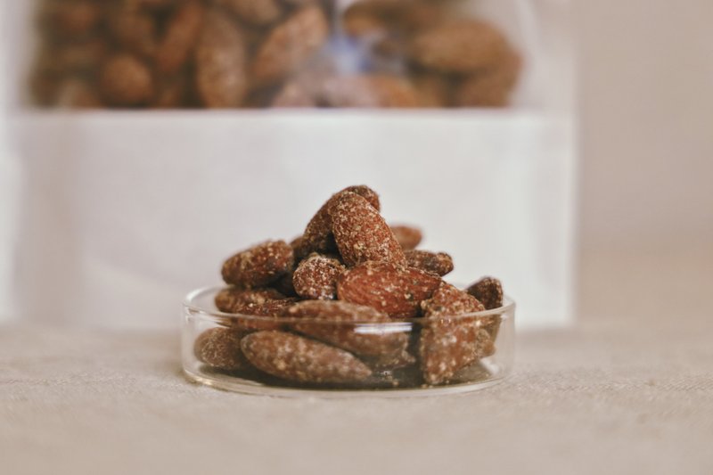 Hand fried salt and pepper almonds - ขนมคบเคี้ยว - อาหารสด 