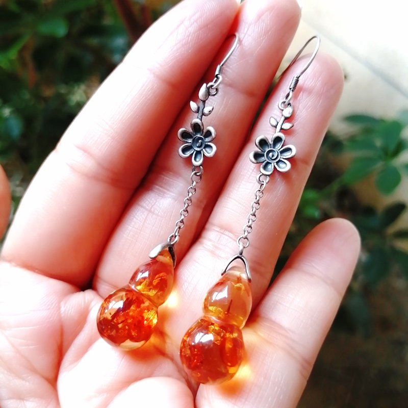 金銀財寶Jinyincaibao 925純銀天然花珀葫蘆耳勾 - 耳環/耳夾/耳骨夾 - 寶石 