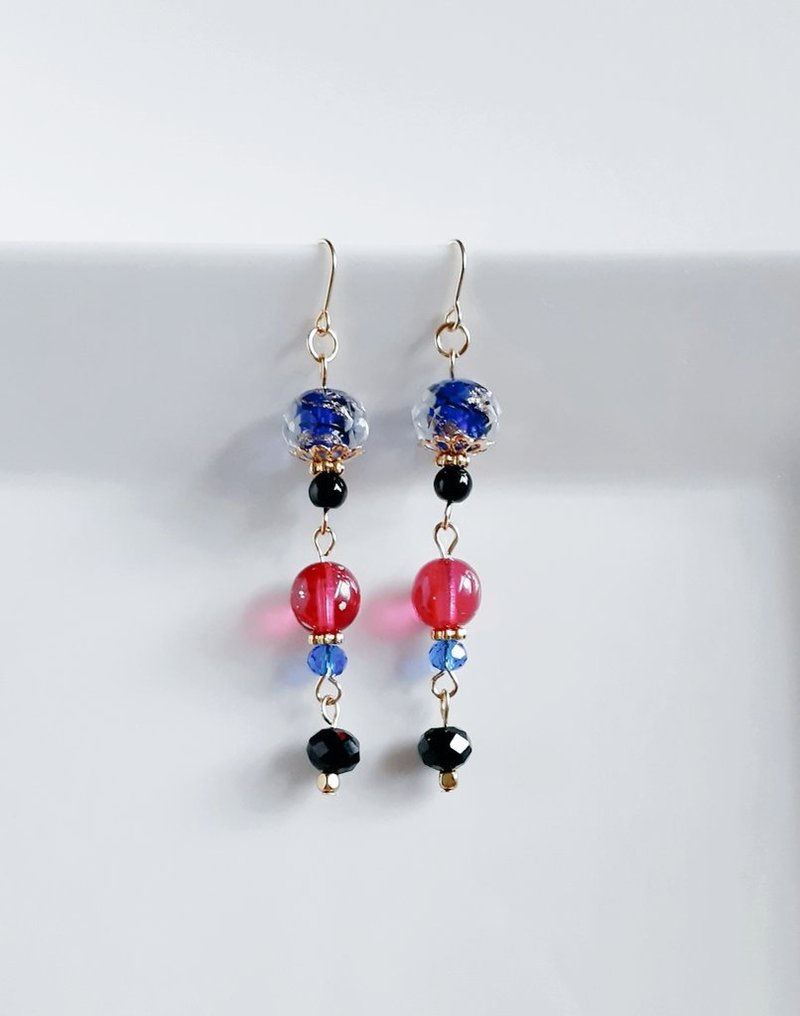 蜻蜓玻璃珠與捷克玻璃珠的長款搖曳耳環 藍粉色 生日禮物 時尚 可更換為抗過敏耳針或耳夾 - 耳環/耳夾 - 玻璃 多色