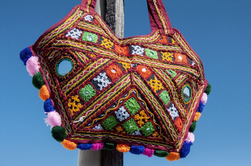 Hand-embroidered cross-body bag, ethnic wind bag, side backpack, shoulder bag, handmade bag, embroidery bag-desert flowers - กระเป๋าแมสเซนเจอร์ - ผ้าฝ้าย/ผ้าลินิน หลากหลายสี