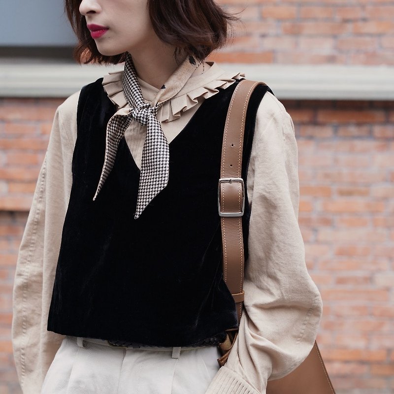 Velvet lace-up vest|Jacket|Vest|Summer and Autumn|Silk+Polyester|Sora-550 - เสื้อผู้หญิง - เส้นใยสังเคราะห์ สีดำ