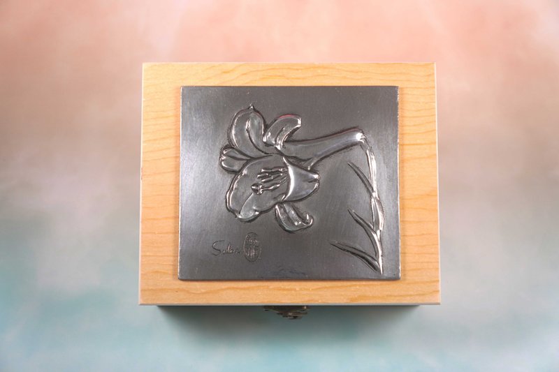 錫雕野百合收納盒 - 居家收納/收納盒/儲物盒 - 其他材質 透明