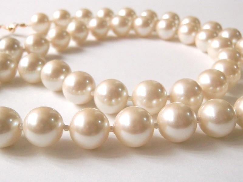 Large grain airy pearl long necklace classy ornate refined light pearl large hollow hollow hollow pearl party wedding artificial pearl artificial pearl resin pearl - Long Necklaces - Plastic Khaki
