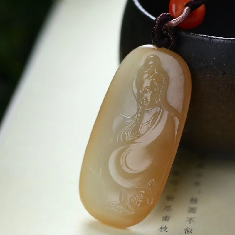 【新店福利價】天然和田玉俏糖色觀音吊墜/搭配高檔編織繩 - 項鍊 - 玉石 