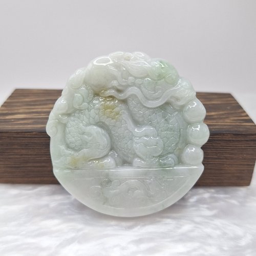 緣圓翡翠 飄花帶黃翡溫潤精雕龍牌 | 天然緬甸玉A貨翡翠