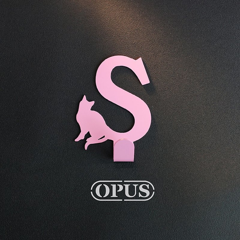【OPUS Dongqi Metal Works】When the cat meets the letter S - Hook (Pink) HO-ca10-S(P) - ตกแต่งผนัง - โลหะ สึชมพู