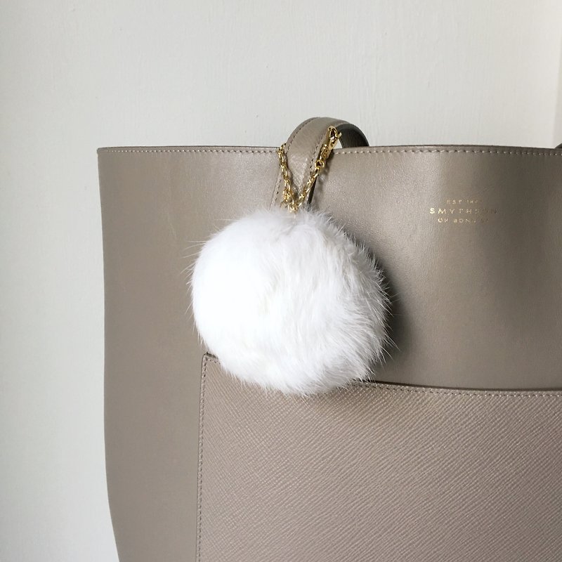 [Bag charm] White Fur with a horse shoe charm - Other - Polyester White