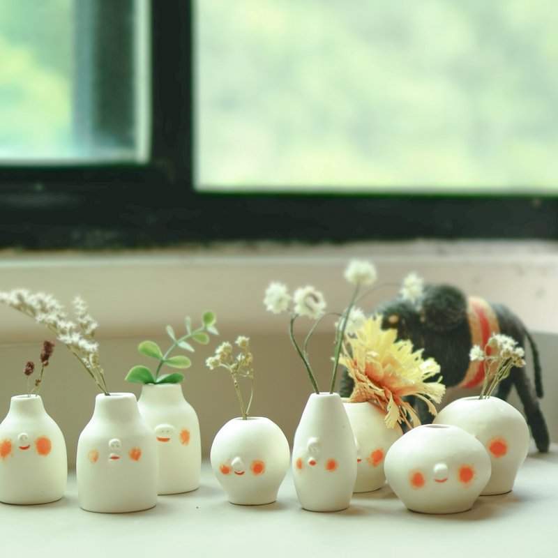 YUME 陶瓷花器 - 花瓶/花器 - 瓷 白色