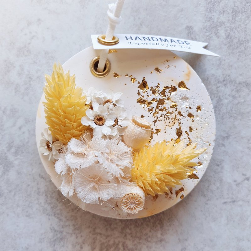 Pine limited edition 1 piece - Canary pine worm fruit round diffuser tablet (light yellow + gold foil) - can be dripped with essential oil for diffuser - Candles & Candle Holders - Other Materials Yellow