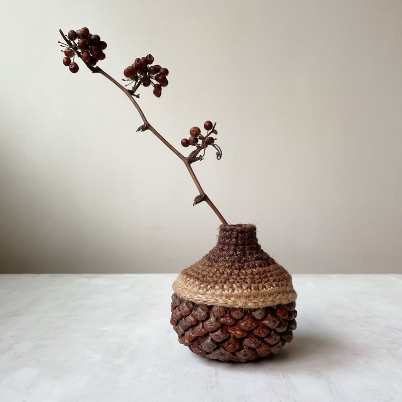 Gradient small long-necked fruit woven flower vase/dried flowers/pine cones/with handmade packaging - Pottery & Ceramics - Plants & Flowers Brown