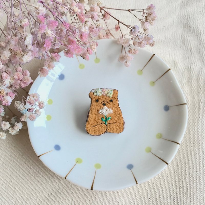 Hand-made embroidery*Flower pins dedicated to you by Forest Bear - เข็มกลัด - งานปัก สีนำ้ตาล