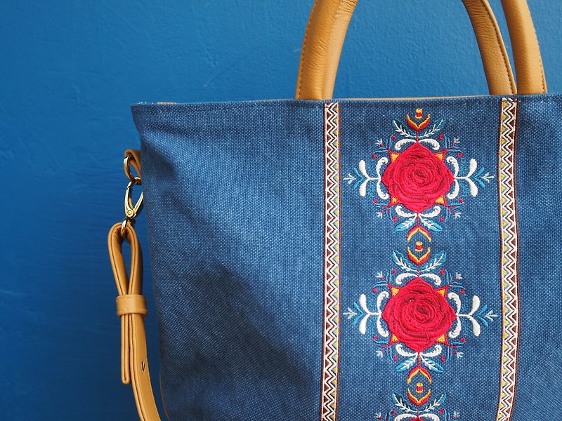 Hoola Rose Blue Lucia Bag - กระเป๋าถือ - วัสดุอื่นๆ สีน้ำเงิน