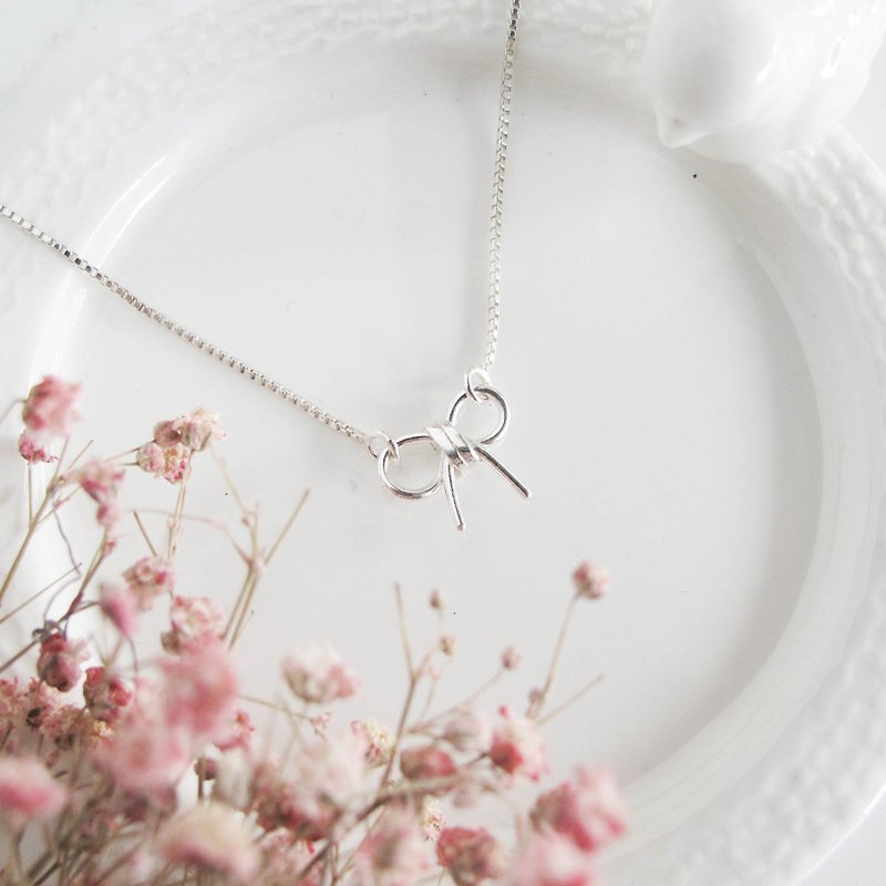[Handmade custom silverware] Be careful knot | Bow knot sterling silver necklace clavicle chain | - Necklaces - Sterling Silver Silver