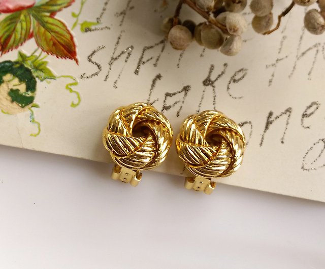 Western antique jewelry. Erwin Pearl three-dimensional spiral metal clip earrings - Shop Jewelry Earrings & Clip-ons Pinkoi