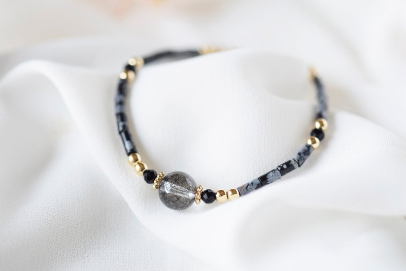 Black Snowy。Black Rutilated Quartz Snowflake Obsidian 14kgp Gemstone Bracelet - สร้อยข้อมือ - คริสตัล สีดำ