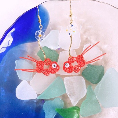 黒牛商會=Black mow= ピアス【ゆらゆら金魚】硃色 浴衣 夏祭り 花火大會に ミルフィオリ 大人可愛い
