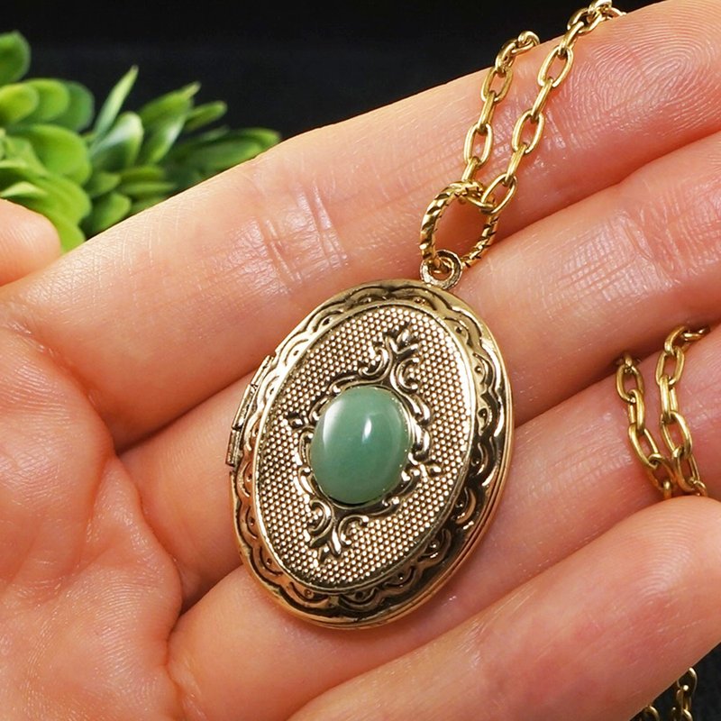 Green Aventurine Oval Gold Locket Mint Sage Green Stone Pendant Necklace Jewelry - 項鍊 - 半寶石 綠色