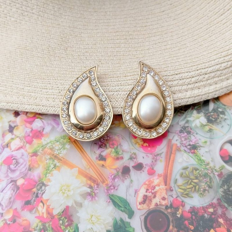 [Old piece] Queen's Tears egg noodles pearl diamond earrings (ear clip) - ต่างหู - โลหะ สีทอง