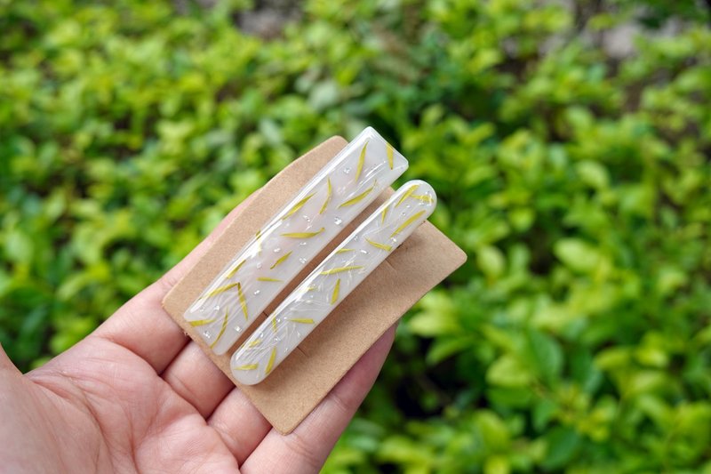 [Green leaves fluttering] Handmade rubber hairpins set of two - เครื่องประดับผม - เรซิน สีเทา