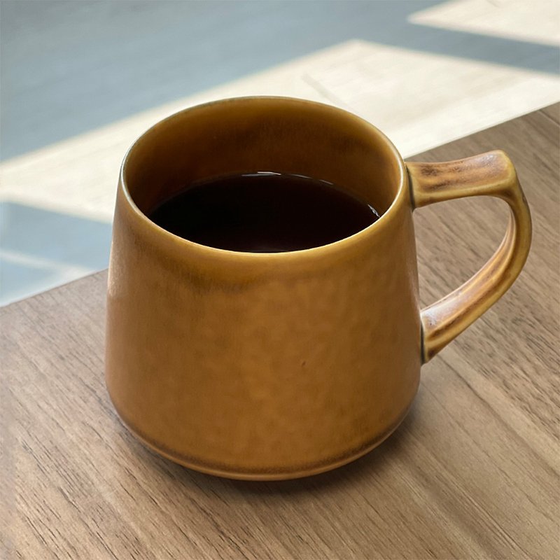 Cores KIKI Mino-yaki mug | Amber made in Japan - Mugs - Porcelain Brown