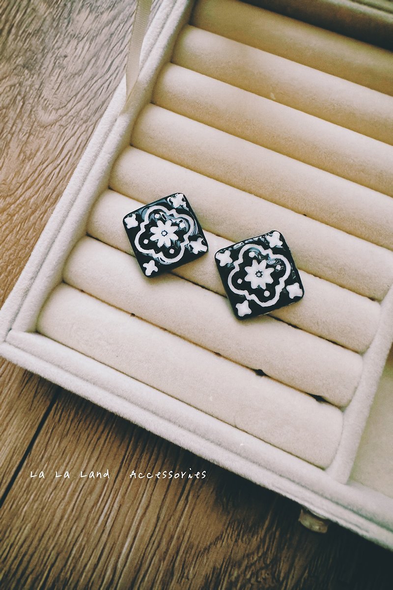 Chinese style tile earrings - Earrings & Clip-ons - Pottery Black