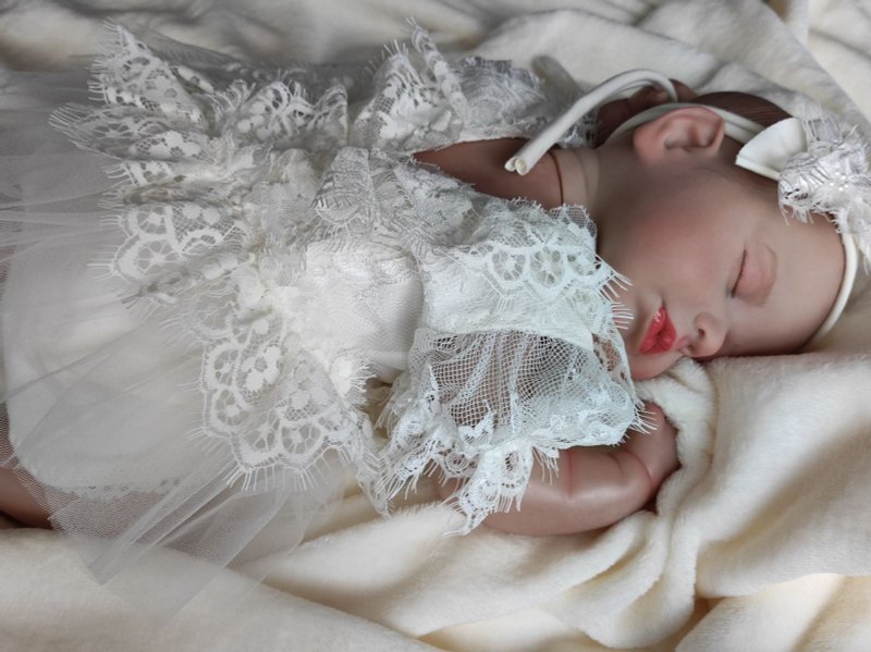 Lace bodysuit for a newborn girl's first photo shoot - 嬰兒手鍊/飾品 - 其他材質 多色