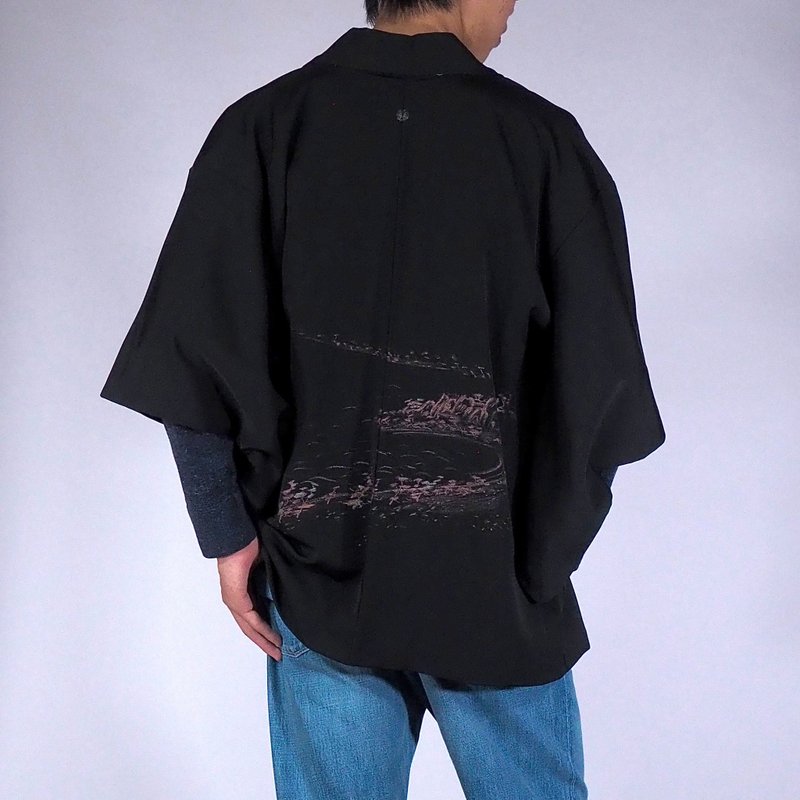 【日本製】 Soft silk black Haori, waterside pattern, unisex Haori, gift - Women's Casual & Functional Jackets - Silk Black