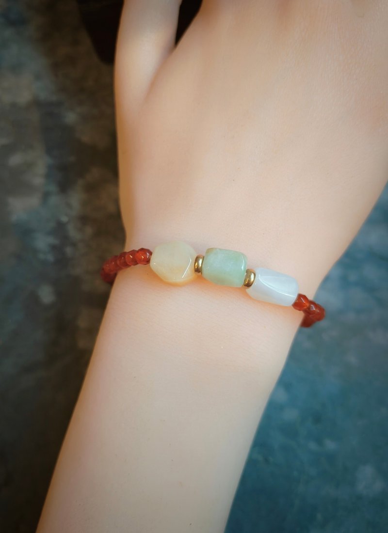 Burmese three-color jadeite and red agate enamel beads bracelet - สร้อยข้อมือ - เครื่องเพชรพลอย หลากหลายสี