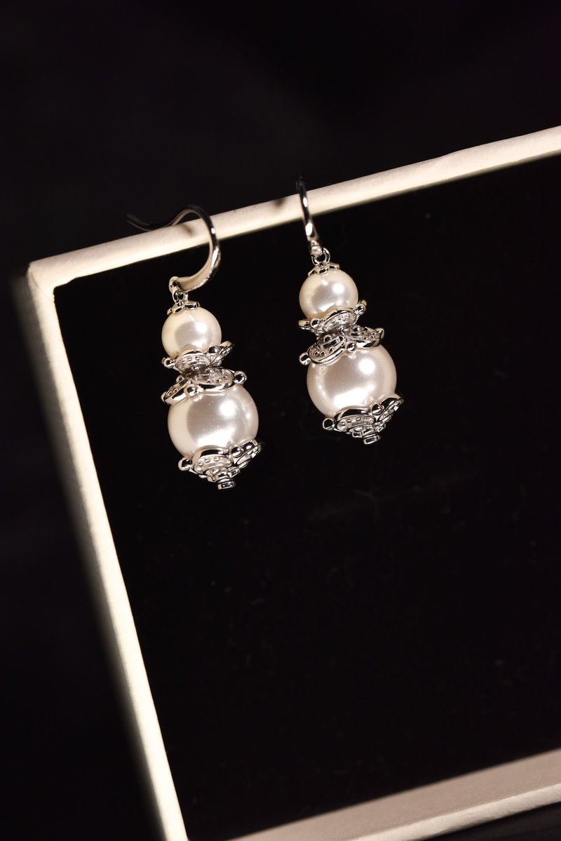 French white pearl double tower earrings - ต่างหู - เงินแท้ สีเขียว