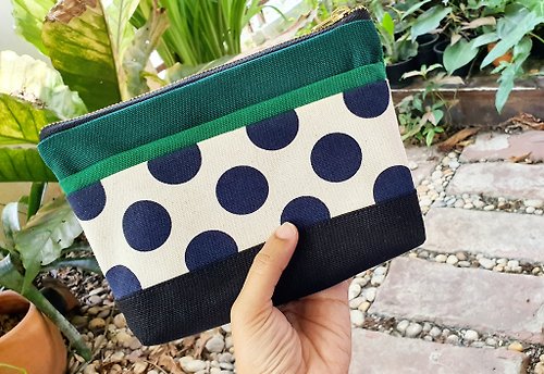stand by me craft & design 手拿包 Canvas pouch Lovely bag Dark green color dot design YKK zipper 化妝包/收納袋