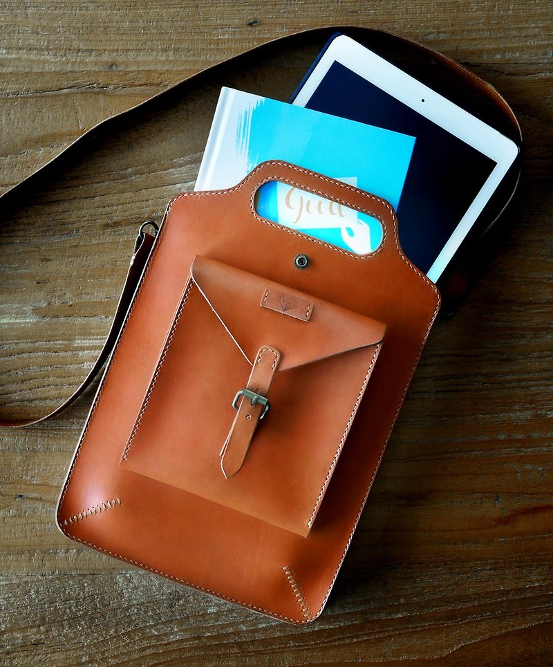 กระเป๋าแฮนด์เมดหนังแท้ พร้อมสายสะพายข้าง สไตล์วินเทจ สำหรับใส่ ipad และ tablet - กระเป๋าแมสเซนเจอร์ - หนังแท้ สีนำ้ตาล