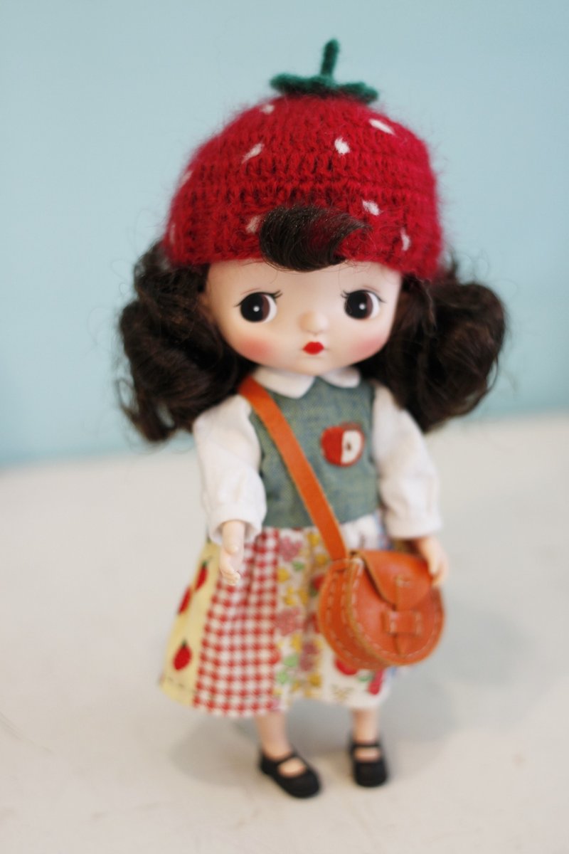 Holala size hand-woven strawberry hat - หมวก - ขนแกะ สีแดง