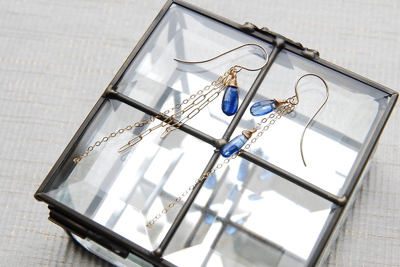 細長いカイヤナイトのフリンジ付きピアス１４kgf - 耳環/耳夾 - 半寶石 藍色