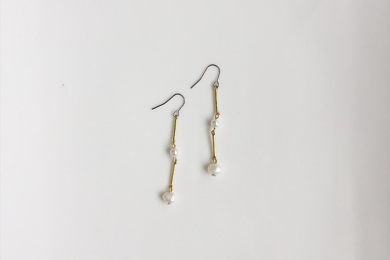 摩斯密語系列 黃銅珍珠造型耳環 - 耳環/耳夾 - 其他金屬 白色