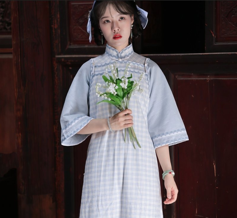 [Blue and white small square] Retro style of the Republic of China, new Chinese style, large sleeves, faux two piece cheongsam - ชุดเดรส - วัสดุอื่นๆ สีน้ำเงิน