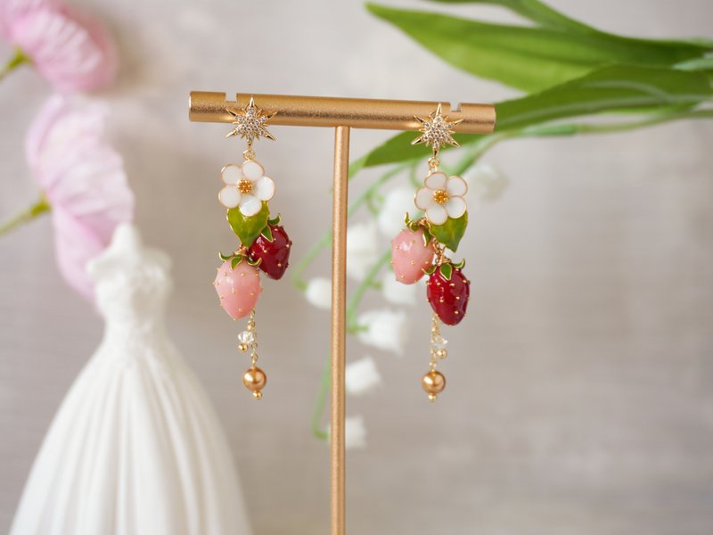 [Pink Strawberry Combination Earrings] Handmade Original Earrings Bronze Resin Elegant Holiday Gift Jewelry - ต่างหู - เรซิน สีแดง