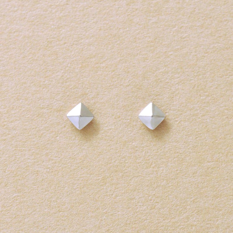 【Second Earrings】 鉑金金字塔耳環 - 耳環/耳夾/耳骨夾 - 貴金屬 