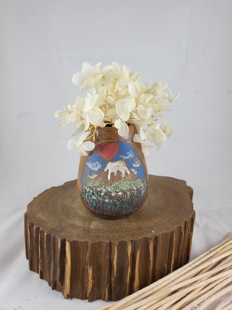 復古風手工小花瓶富士山 - 花瓶/花器 - 陶 咖啡色