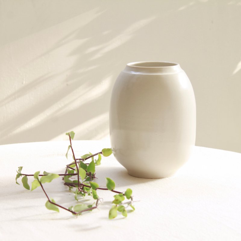 【日常花器】方潤圓白瓷花器-潤白 - 花瓶/花器 - 瓷 白色