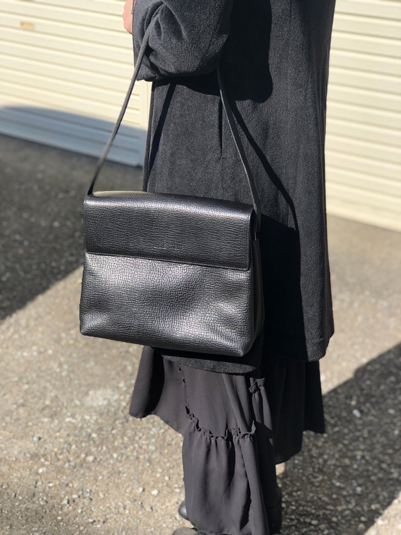 【 日本直送　名牌中古包 】LOEWE ロエベ ショルダーバッグ ブラック ロゴ レザー ワンショルダーバッグ vintage ヴィンテージ htcz22 - 側背包/斜背包 - 真皮 黑色