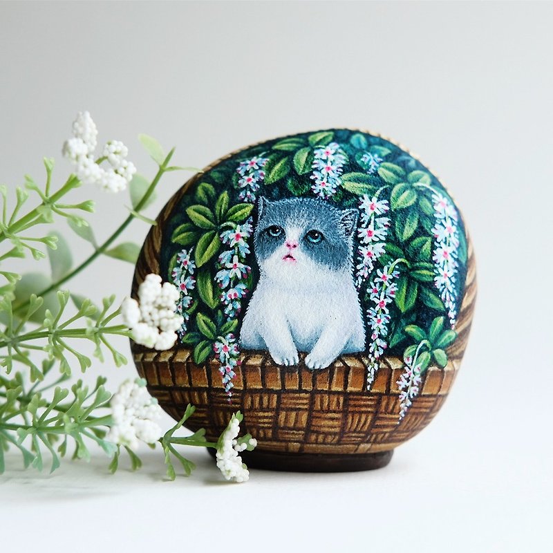 Flowers and cat stone painting,unique gift handmade. - ตุ๊กตา - หิน ขาว