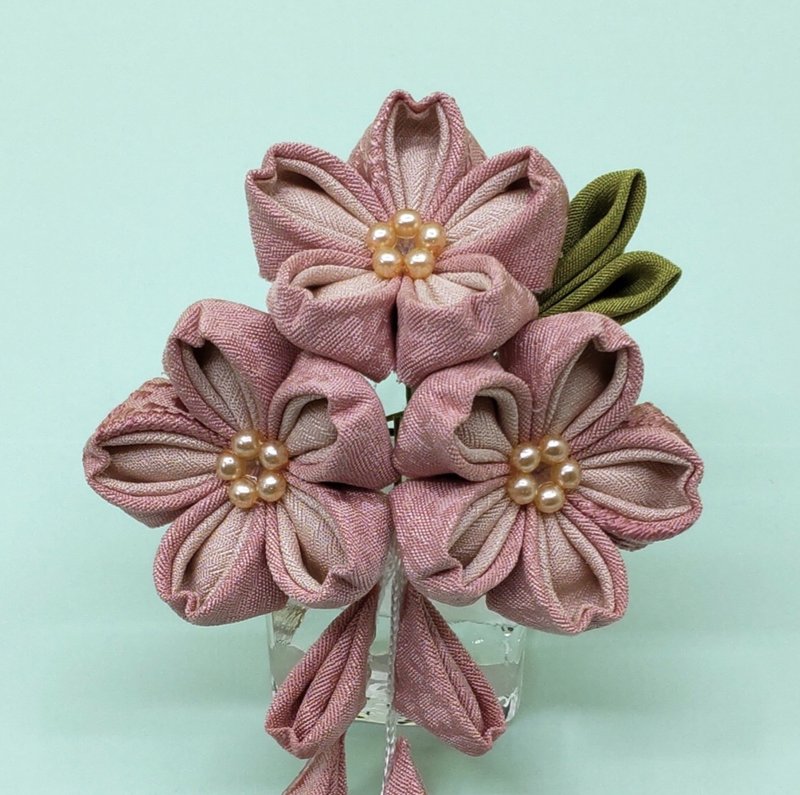 【新色】つまみ細工　古布で作った桜のかんざし 濃桃　お花見にぴったり - 髮夾/髮圈 - 絲．絹 粉紅色