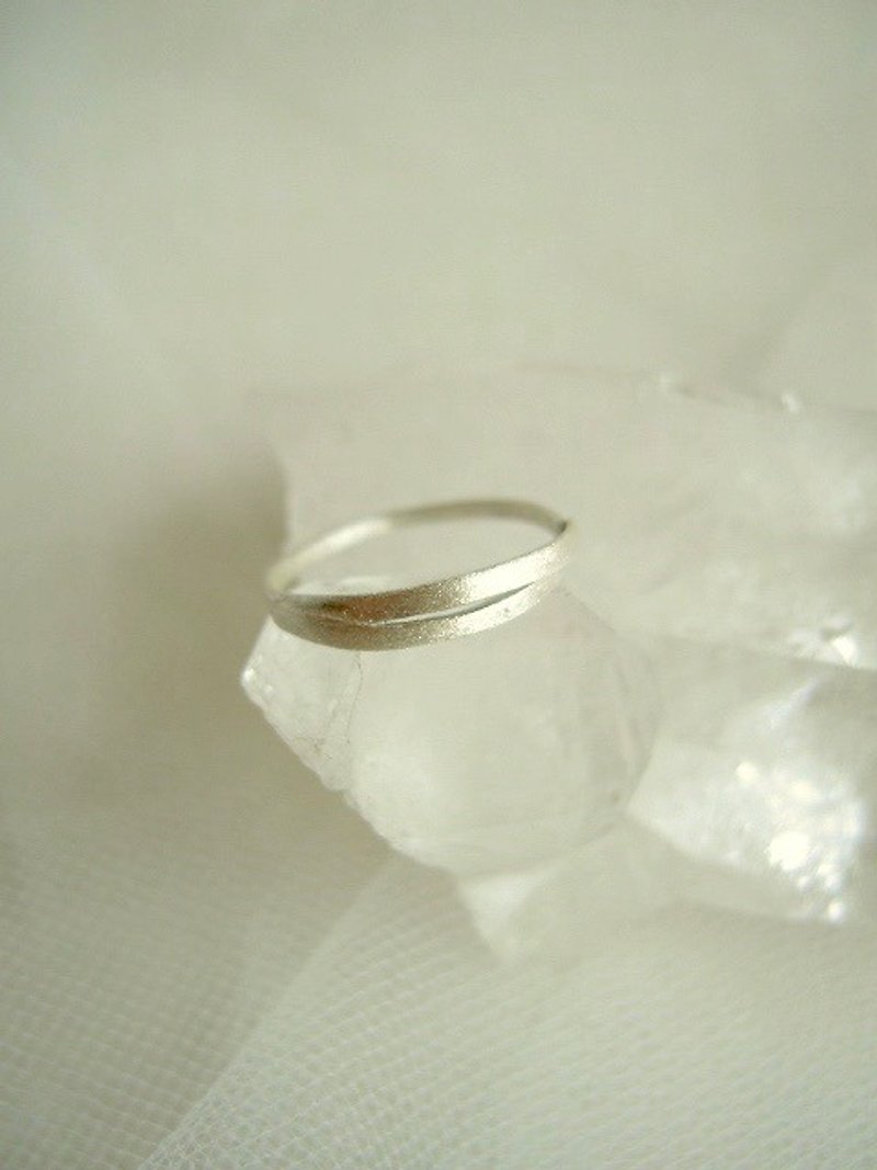 銀の二連のようなリング - 戒指 - 銀 銀色