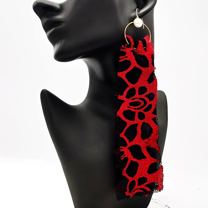 Daqian design avant-garde retro sexy black red lace cloth earrings / clip gift lover - ต่างหู - ผ้าฝ้าย/ผ้าลินิน สีแดง